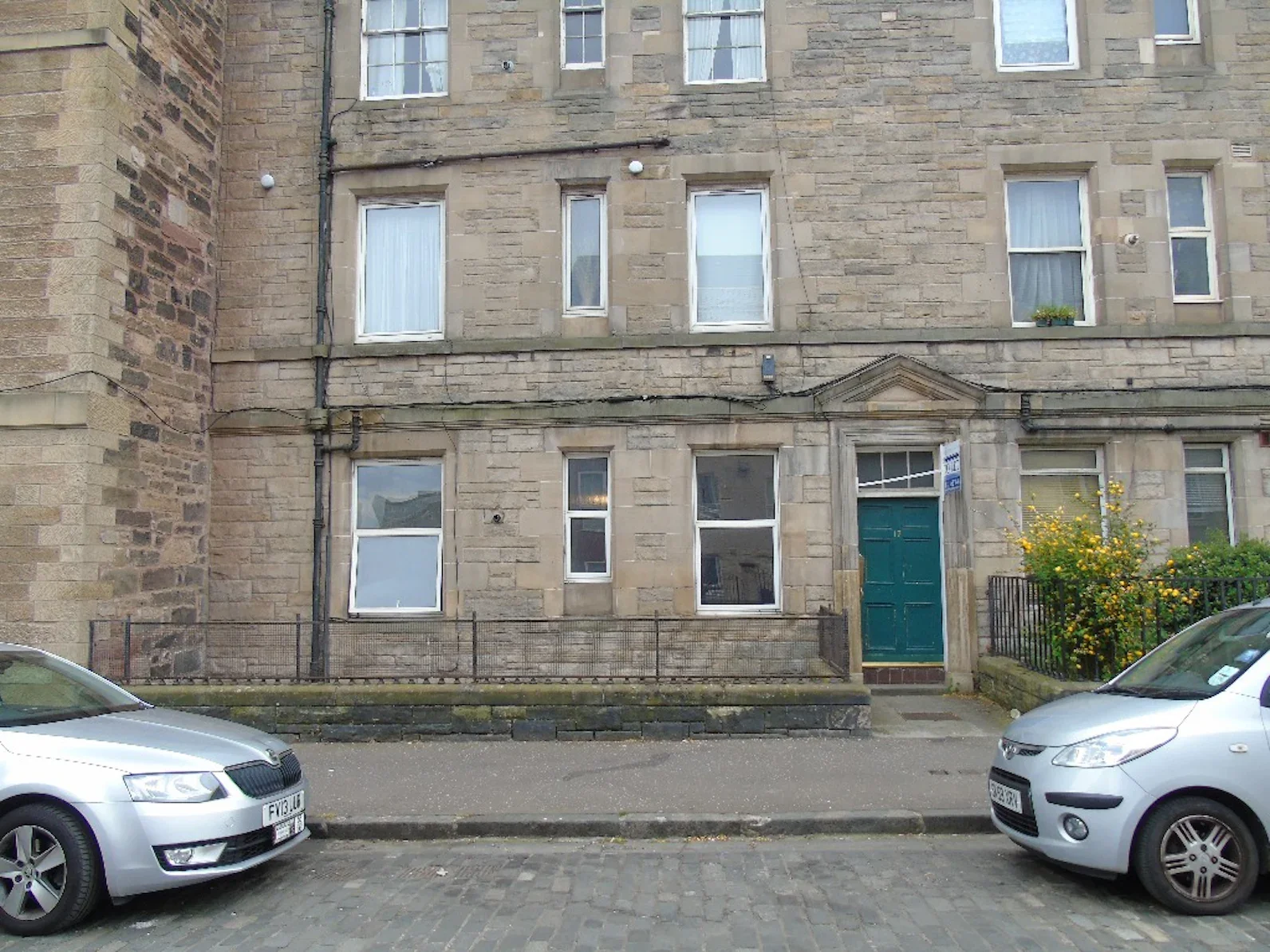 Flat Halmyre Street in City of Edinburgh