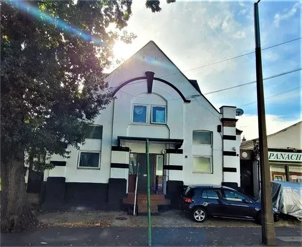 Flat West Road in Southend-on-Sea