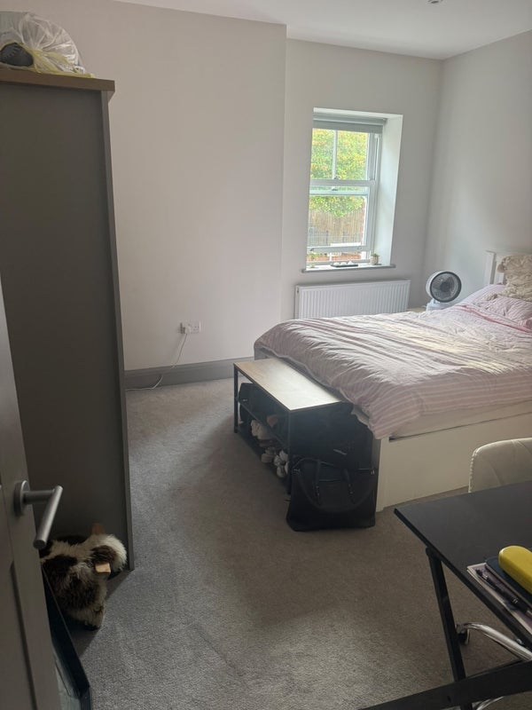 Flat Mayford Close in Greater London
