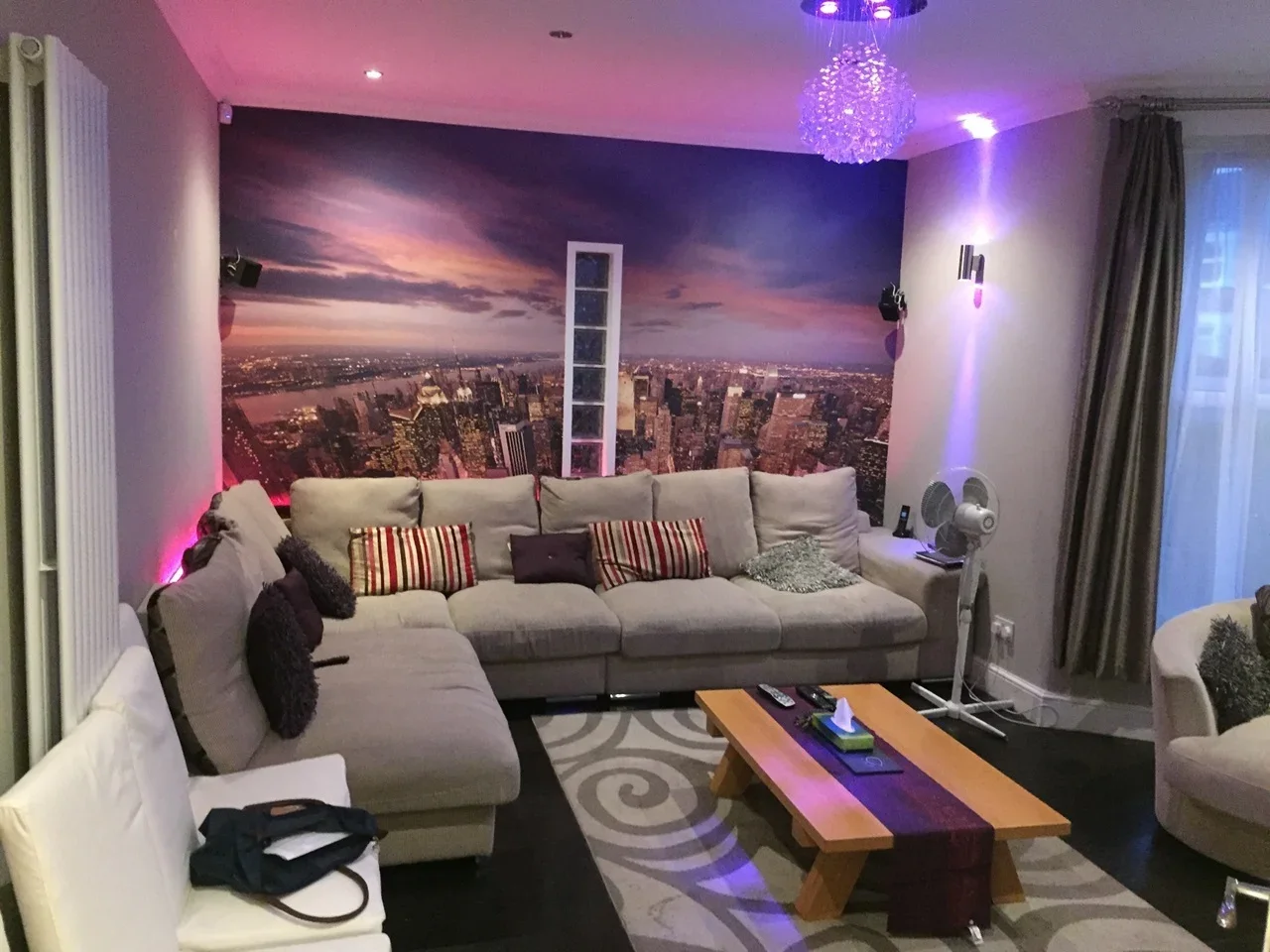Flat Kingswood Road in Greater London