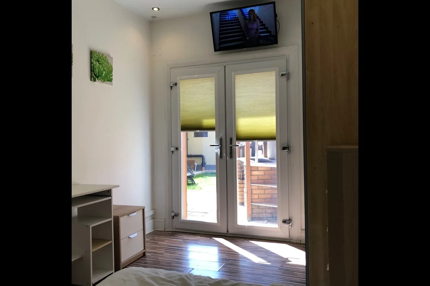 Flat Kingswood Road in Greater London