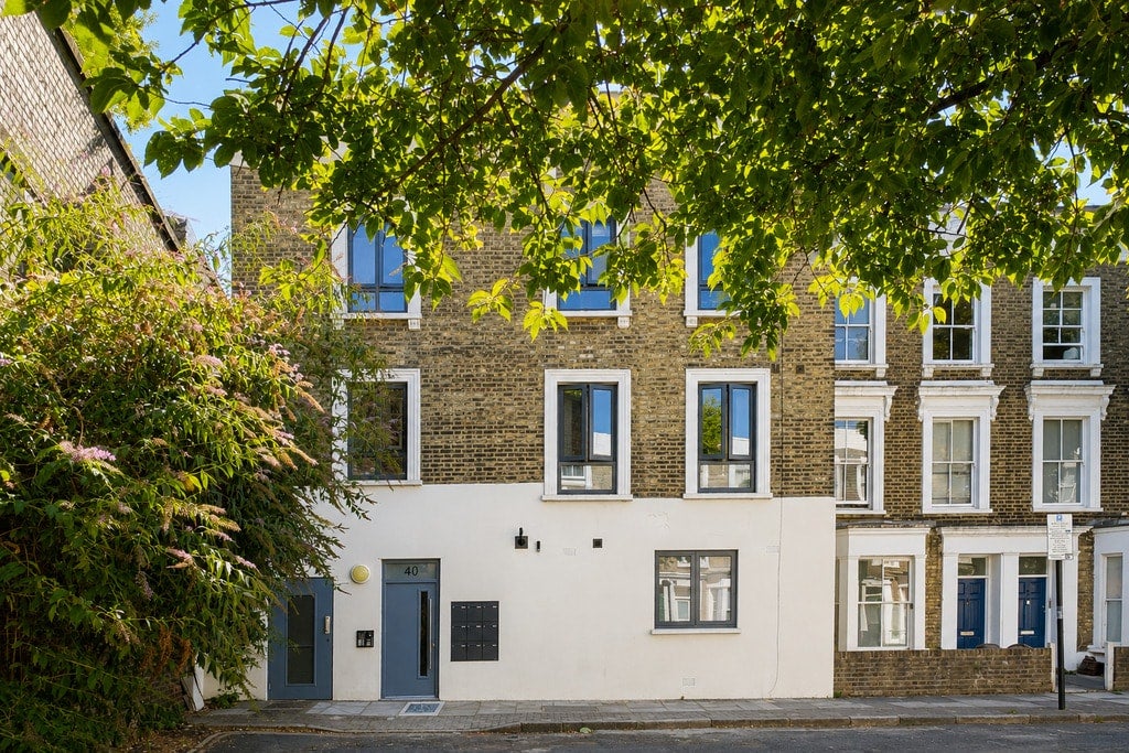 Flat Holloway Road in Greater London