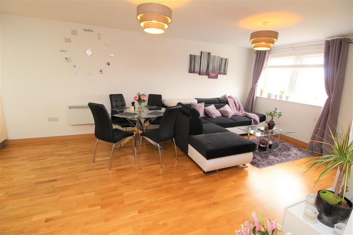 Flat Glenister Way in Hastings