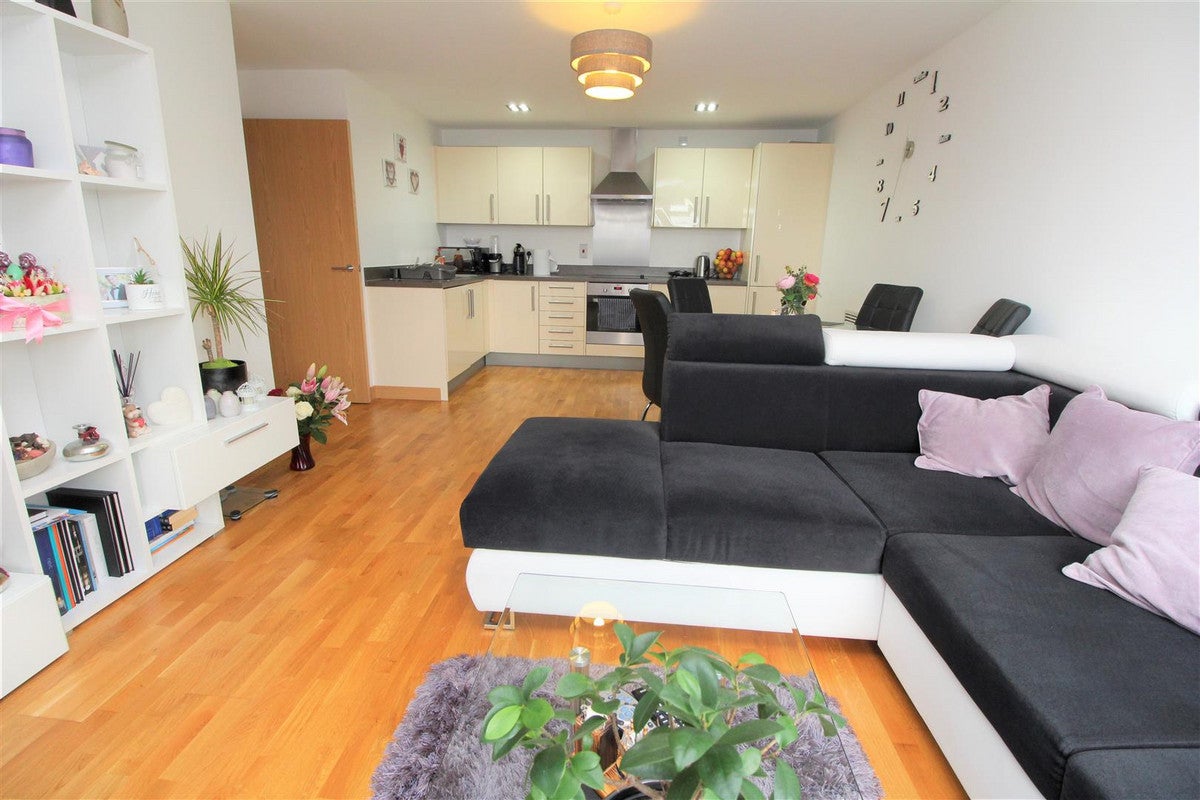 Flat Glenister Way in Hastings