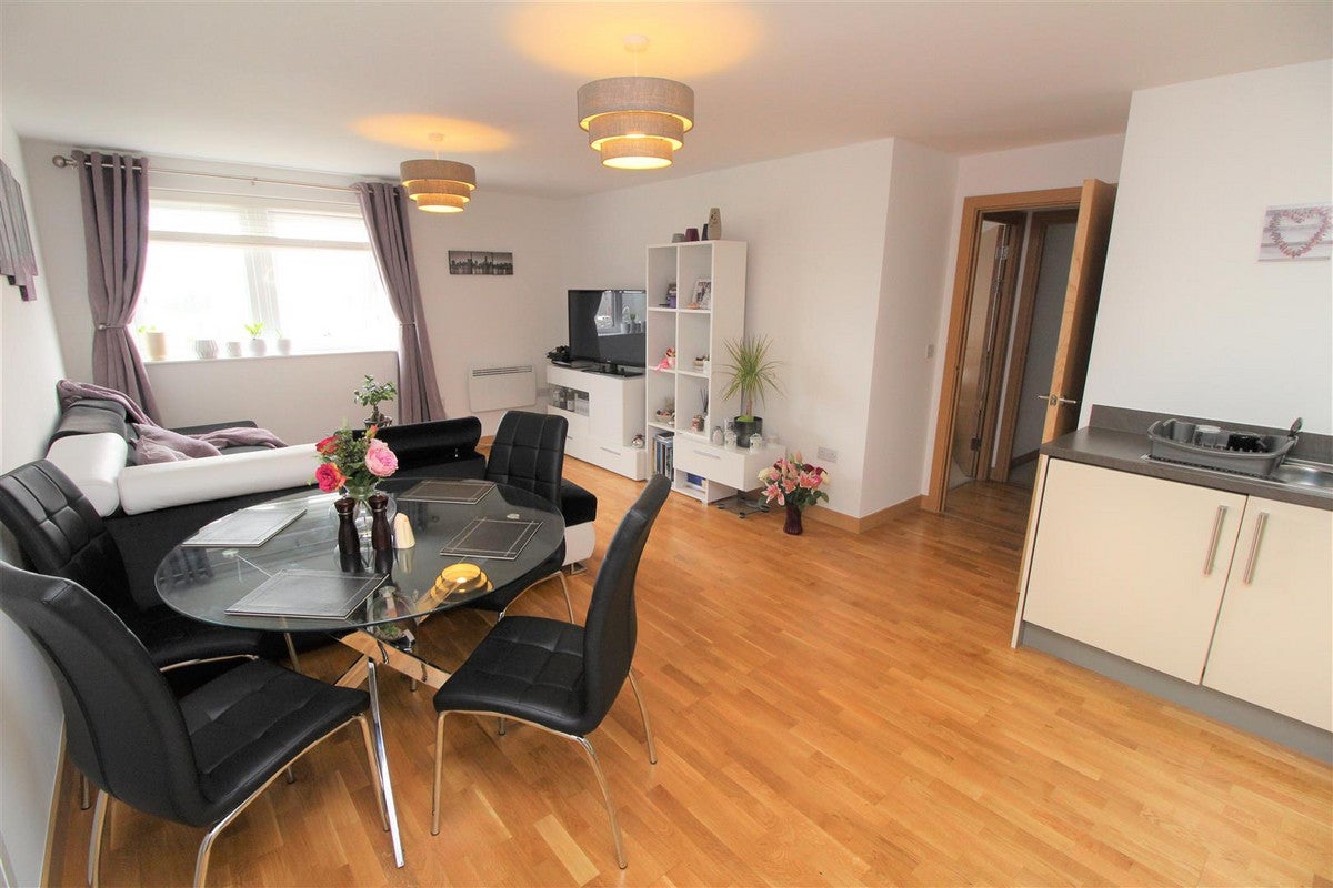 Flat Glenister Way in Hastings