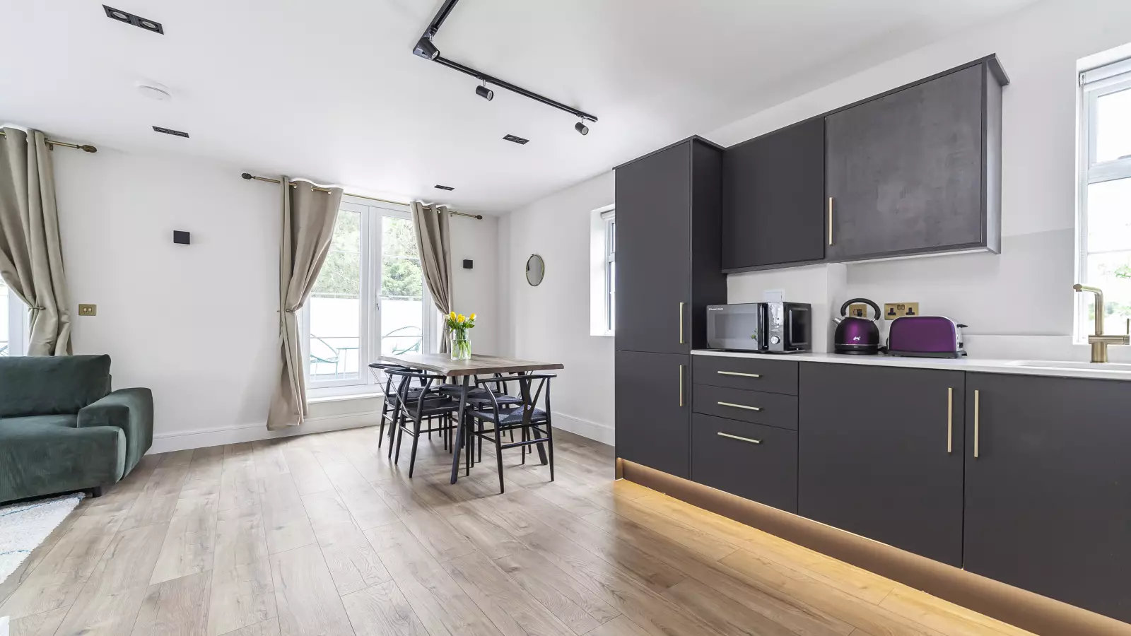 Flat Mayfields Close in Greater London