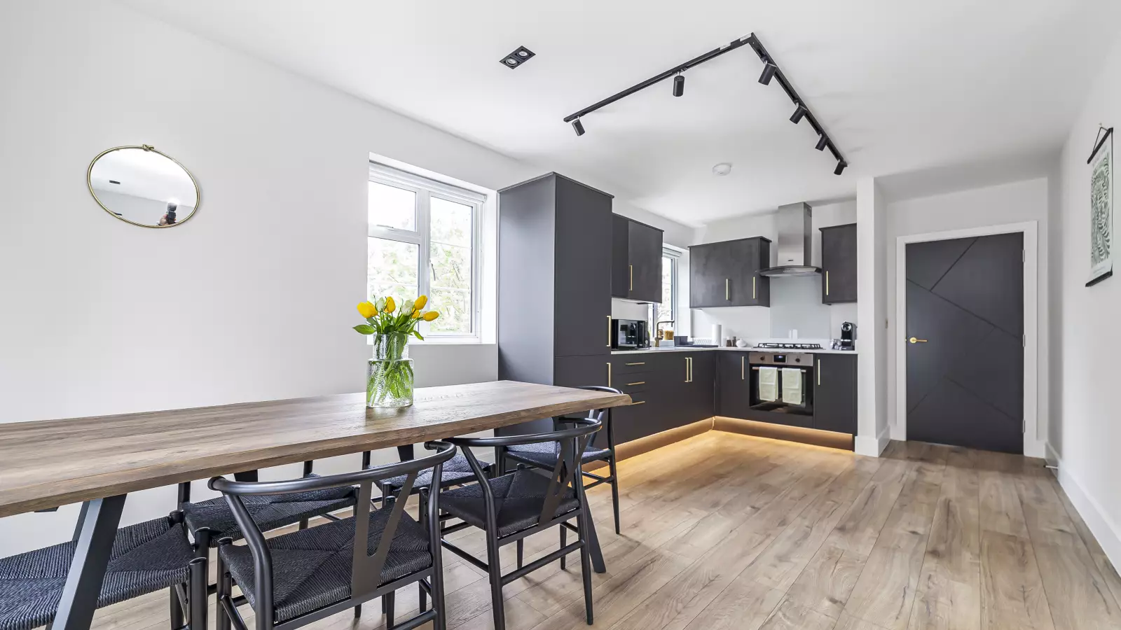 Flat Mayfields Close in Greater London