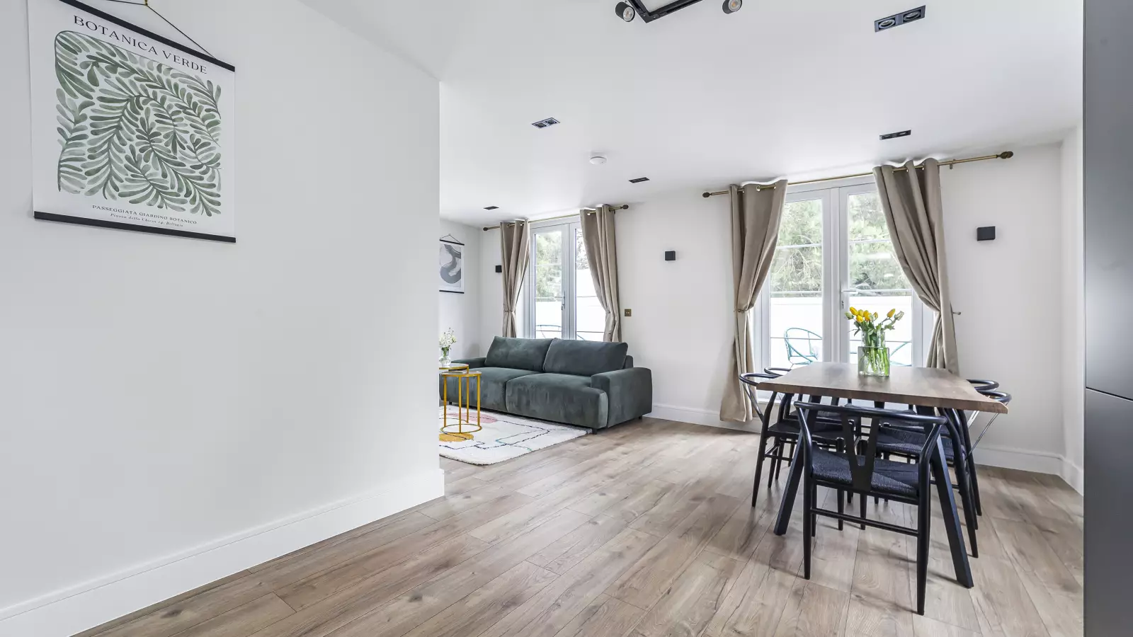 Flat Mayfields Close in Greater London