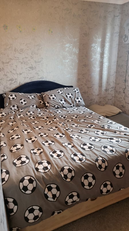 Room Fyfields in Basildon