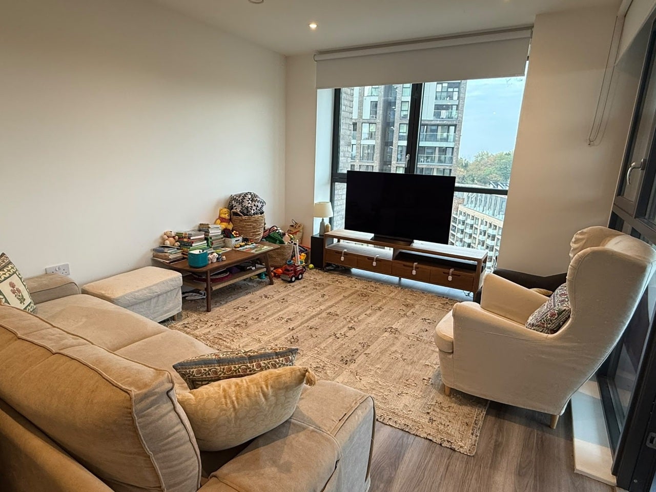 Flat Parkside Avenue in Greater London