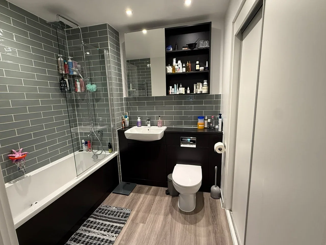 Flat Parkside Avenue in Greater London