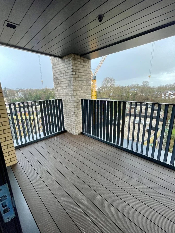 Flat Parkside Avenue in Greater London