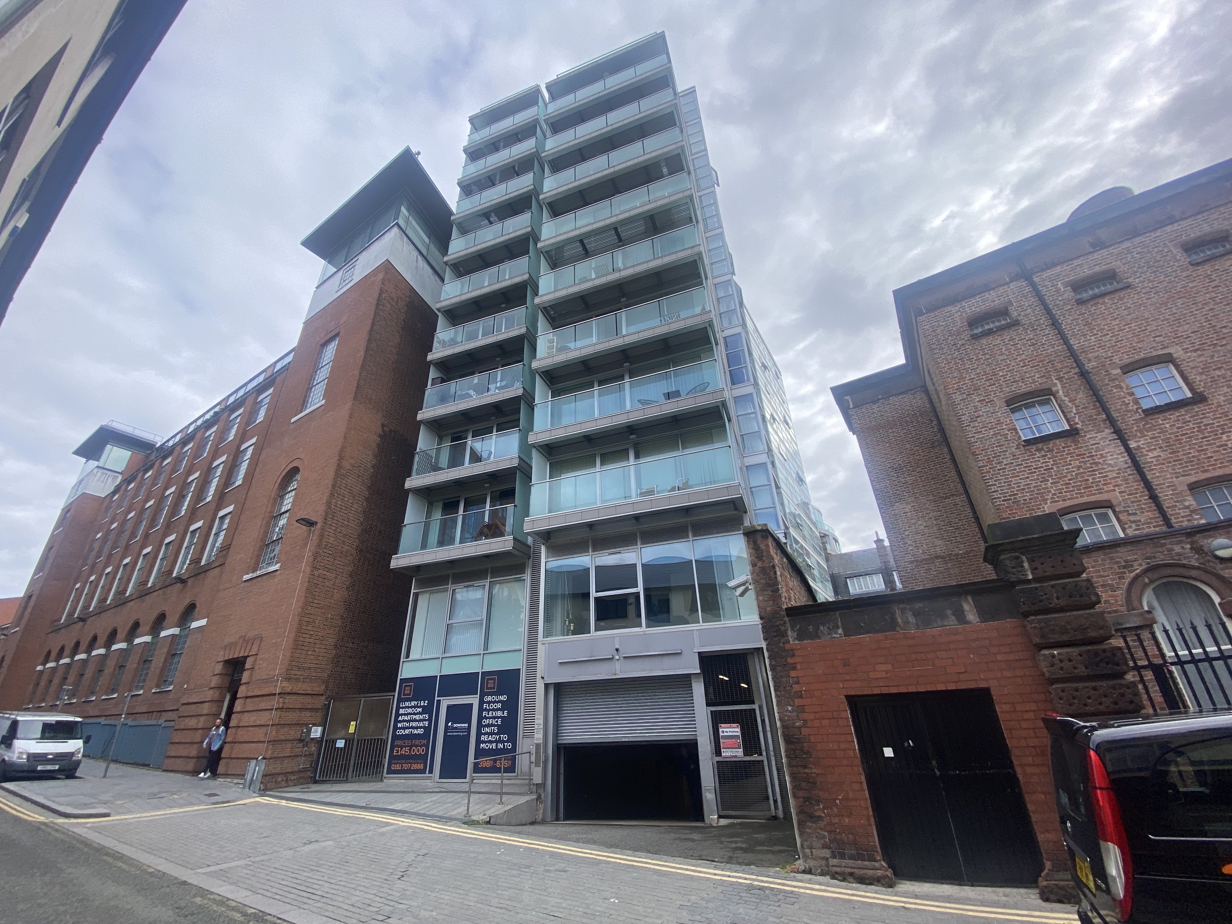 Flat Wolstenholme Square in Liverpool