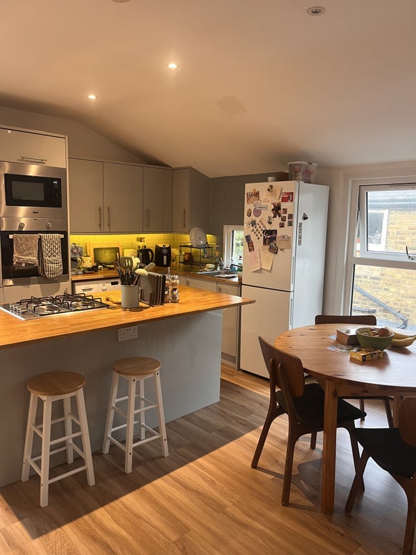 Room Glenfield Road in Greater London
