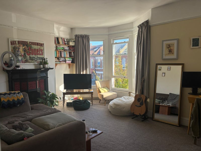 Room Glenfield Road in Greater London