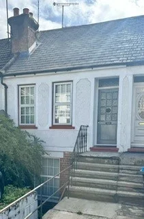 Flat Godstone Road in Caterham