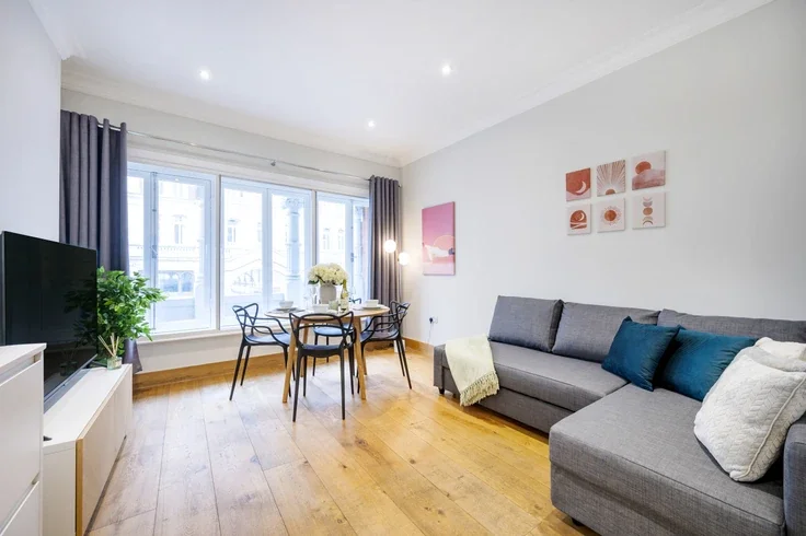 Flat Strand in City of Westminster