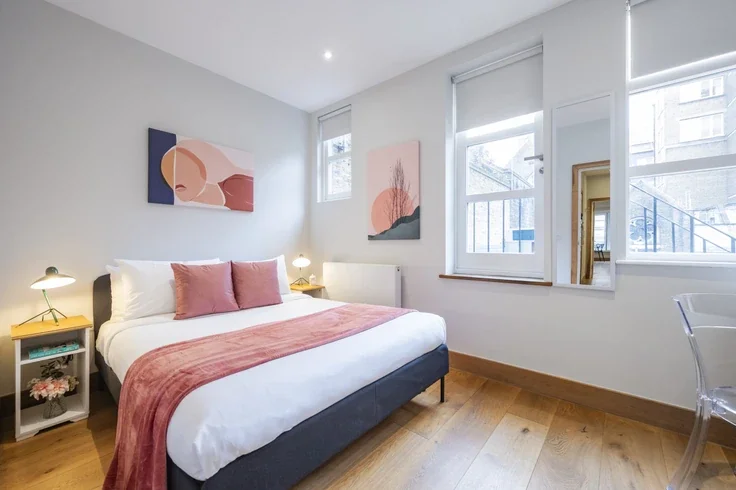 Flat Strand in City of Westminster