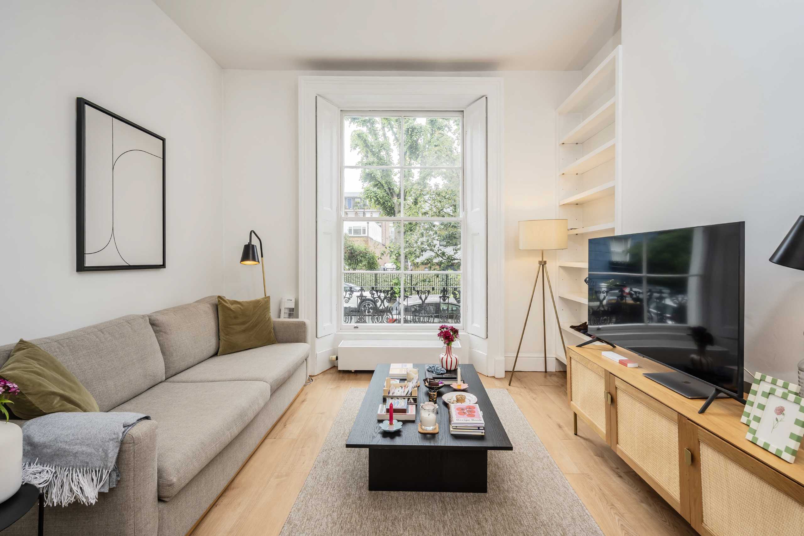 Flat Monmouth Road in City of Westminster