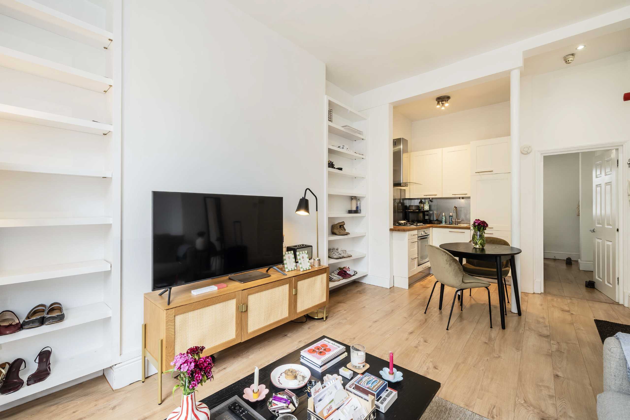 Flat Monmouth Road in City of Westminster