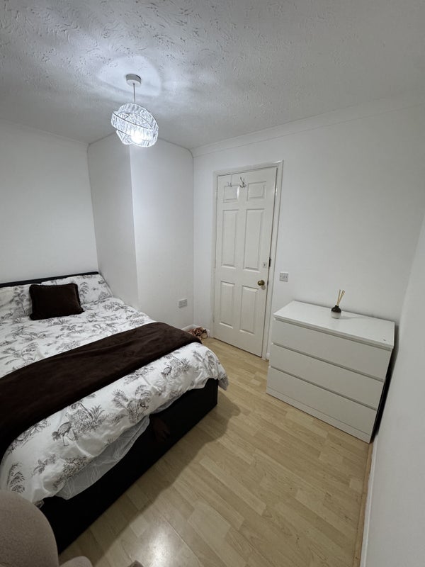 Room Watersmeet Way in Greater London