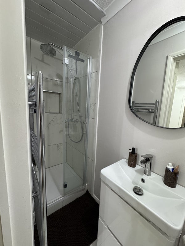 Room Watersmeet Way in Greater London