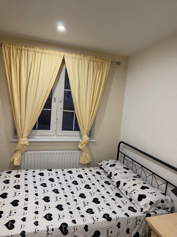 Room Lowood Street in Greater London