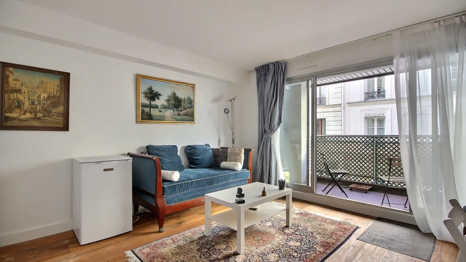 Flat Rue Augereau in Paris