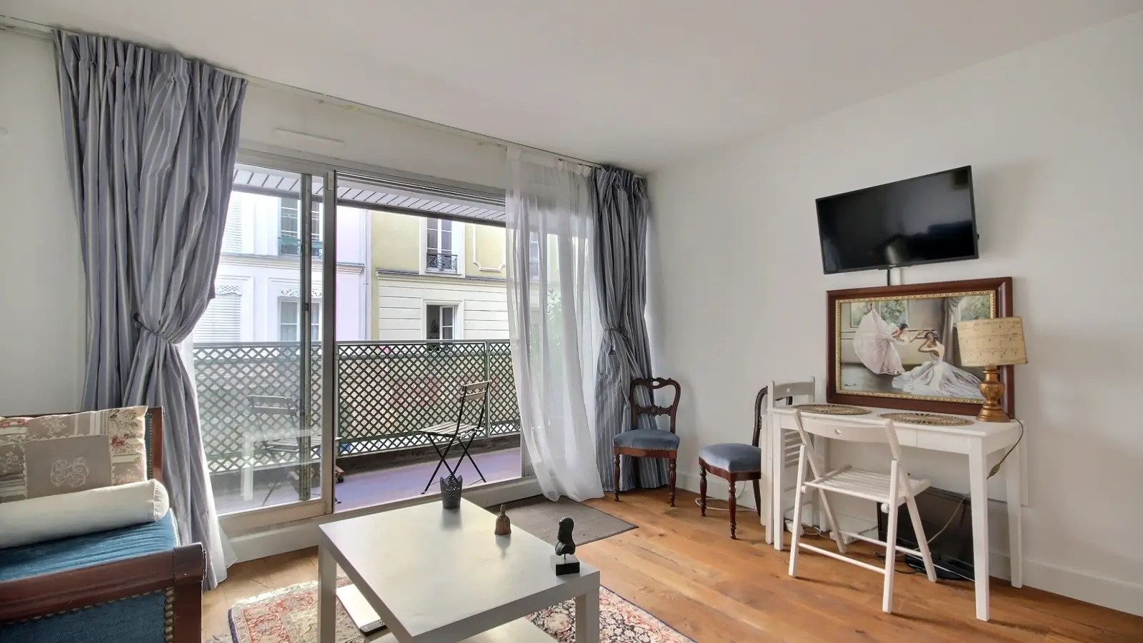 Flat Rue Augereau in Paris