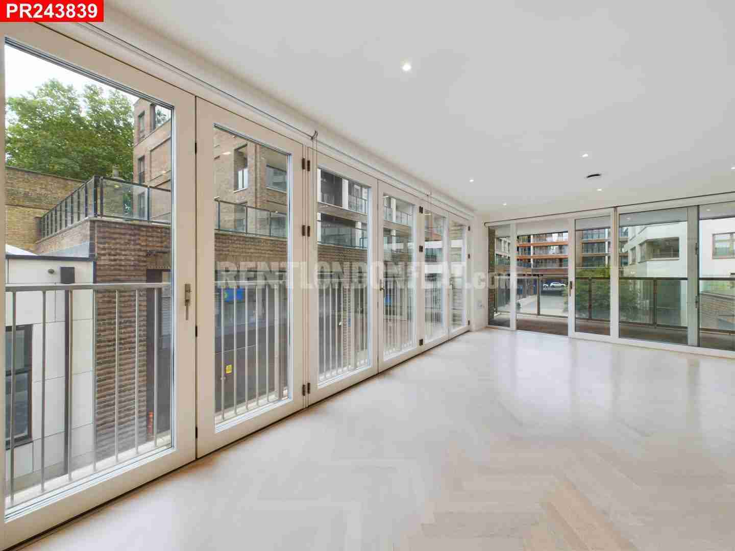 Flat Sterling Way in Greater London