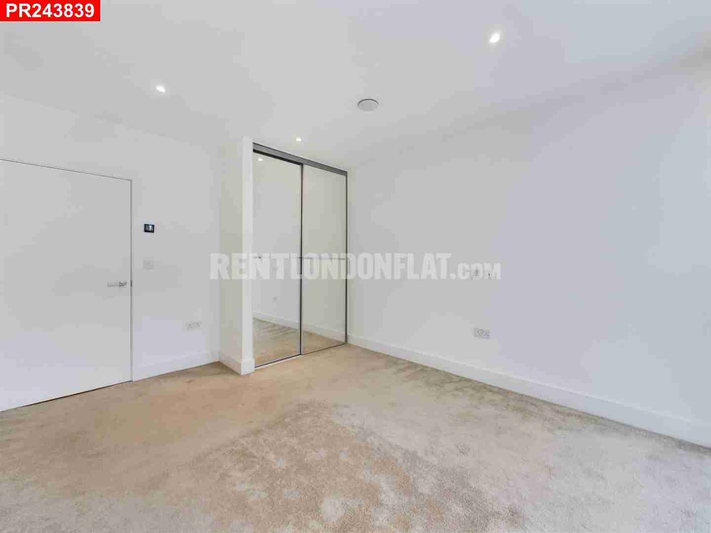 Flat Sterling Way in Greater London