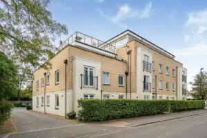 Flat Worton Road in Greater London