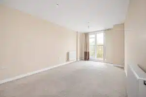 Flat Worton Road in Greater London