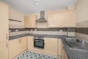 Flat Worton Road in Greater London