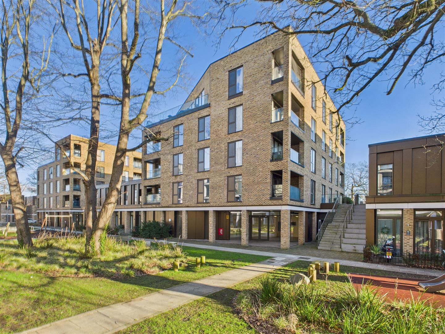 Flat Hewitts Way in Walton-on-Thames