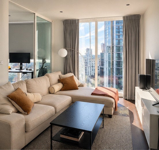 Flat Wyvil Road in Greater London