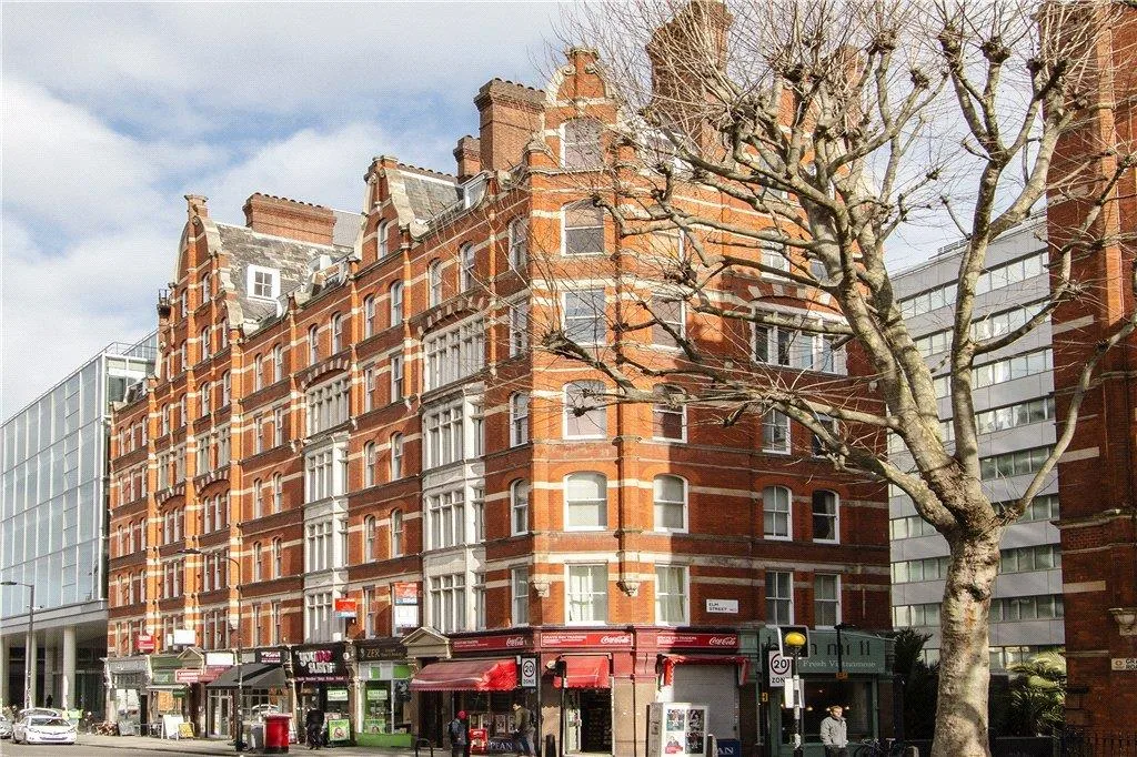 Flat Gray's Inn Road in Greater London