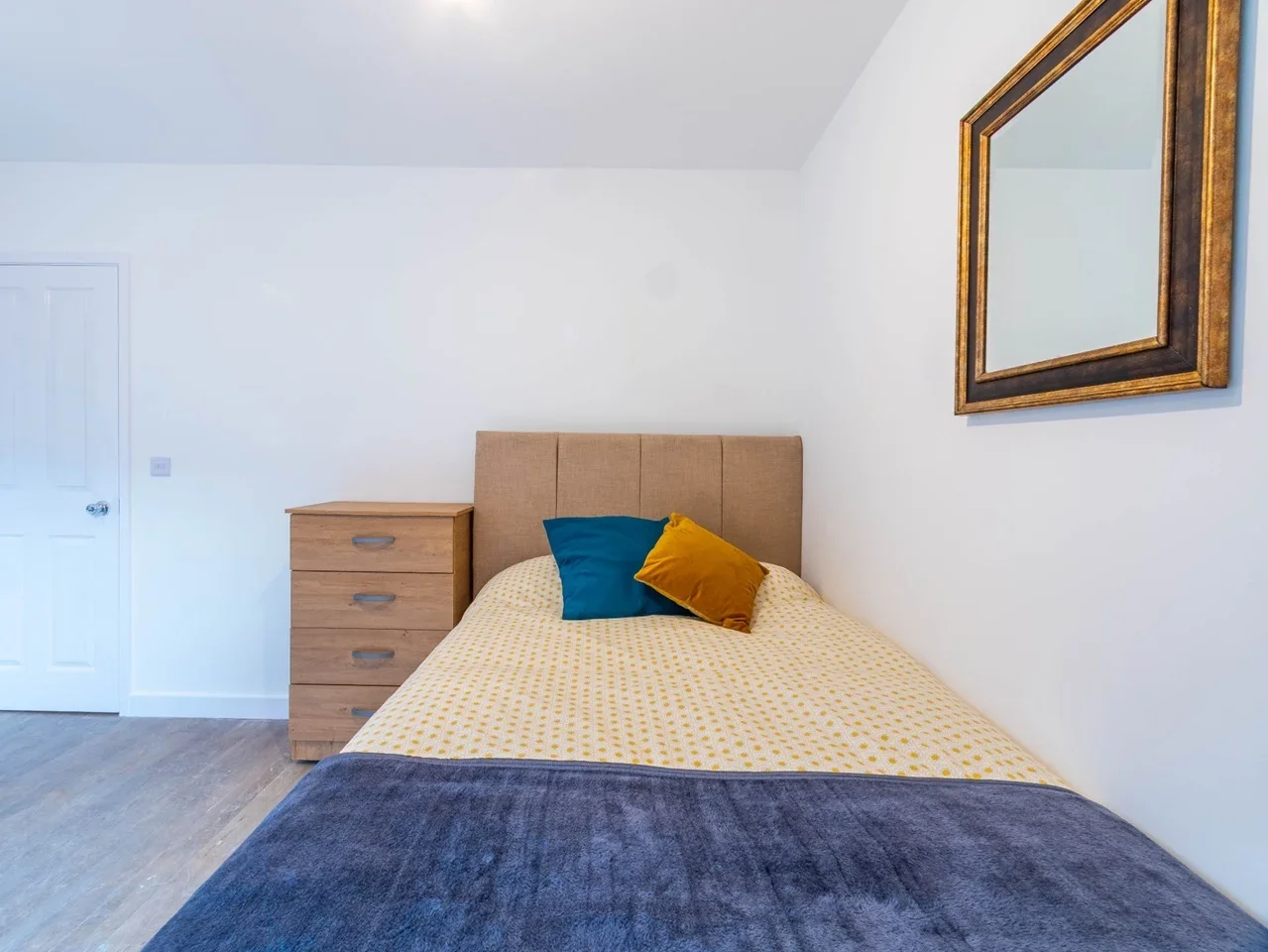 Room Pell Street in Greater London
