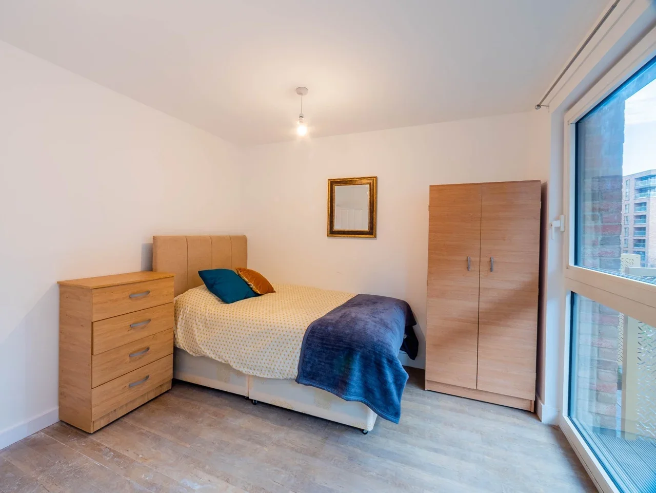 Room Pell Street in Greater London