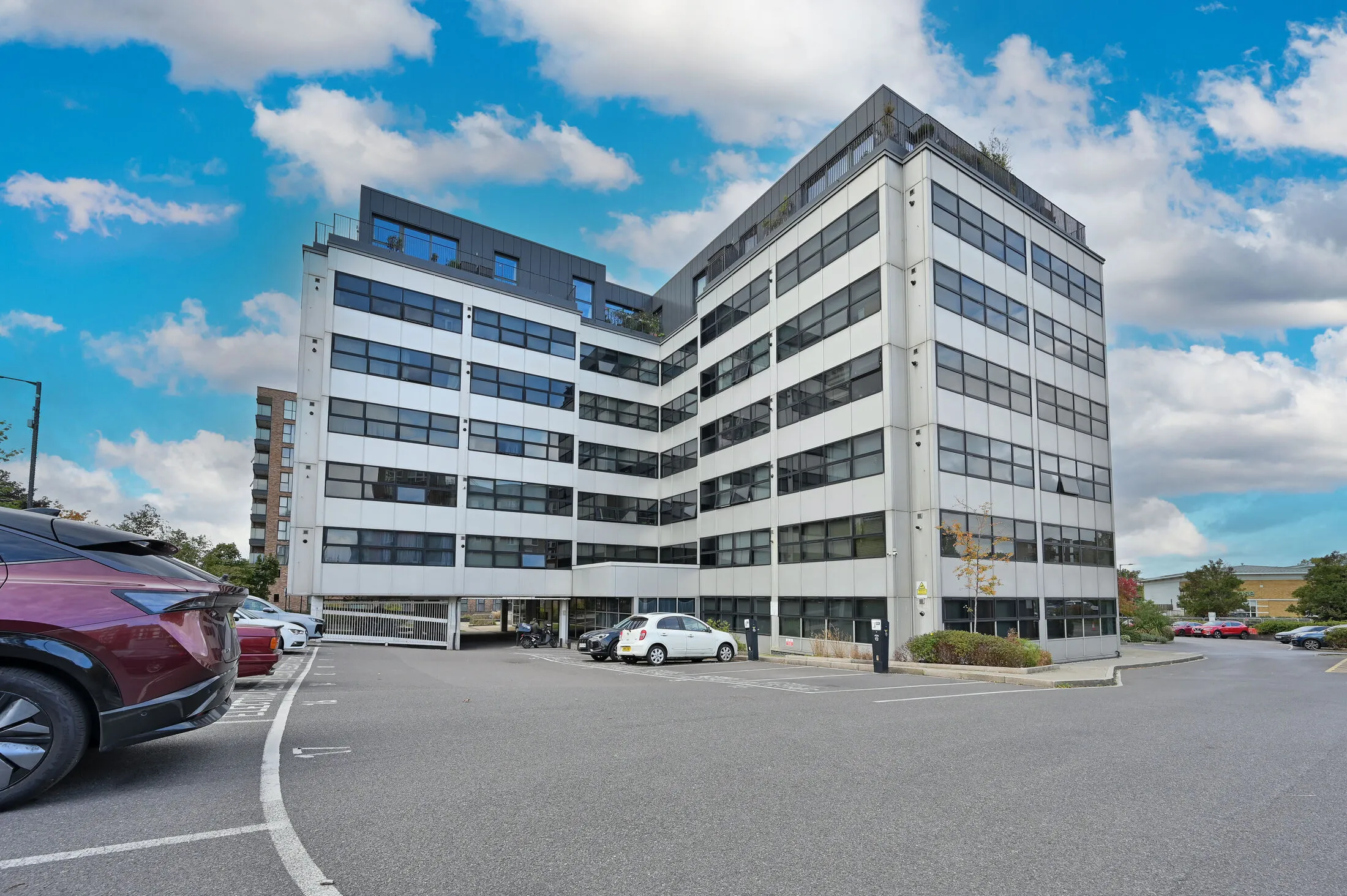 Flat Northolt Road in Greater London