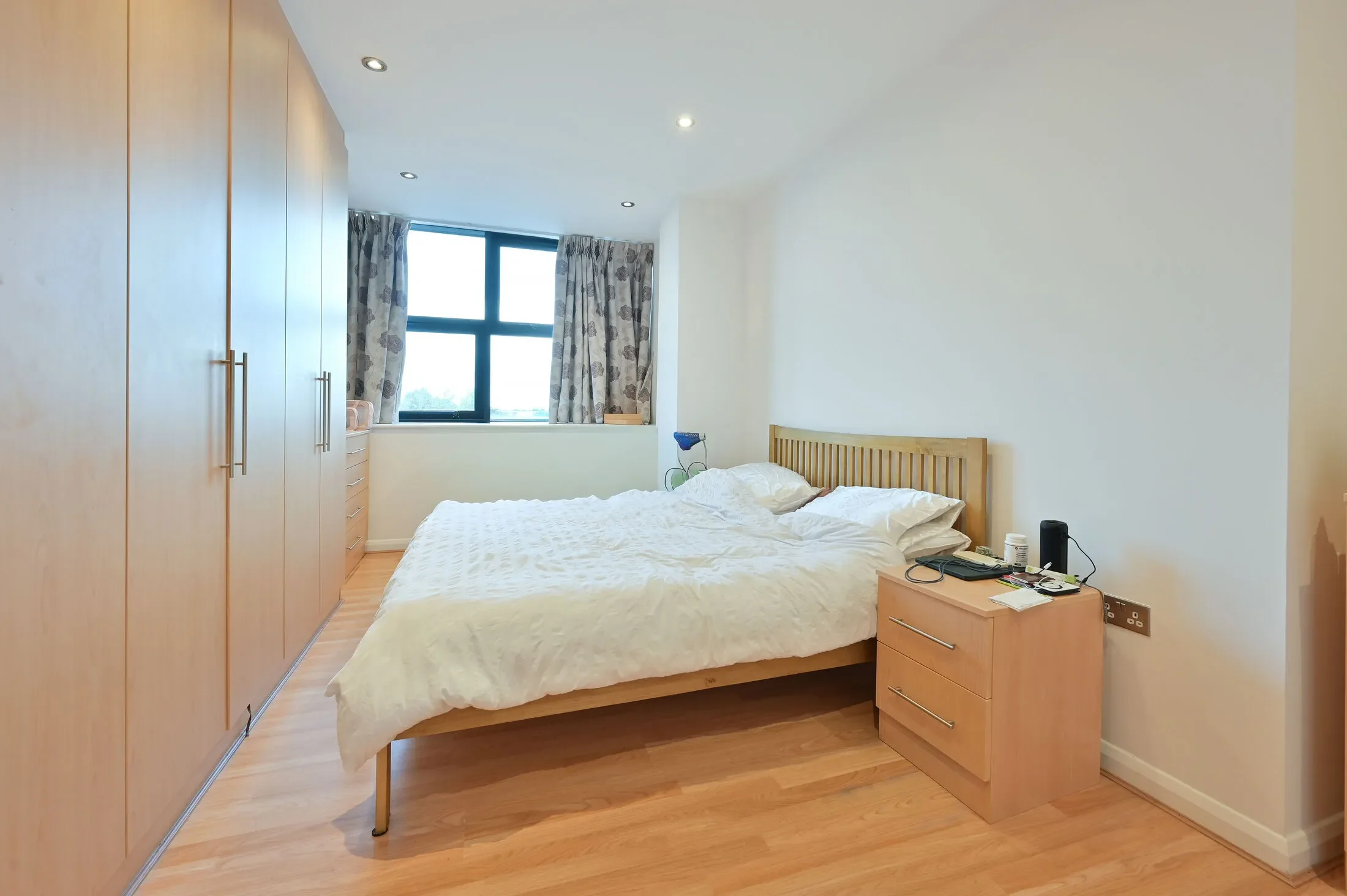 Flat Northolt Road in Greater London