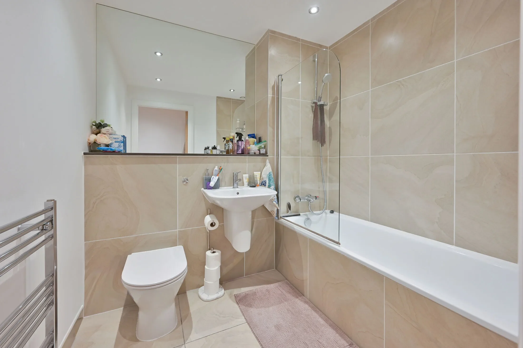 Flat Northolt Road in Greater London