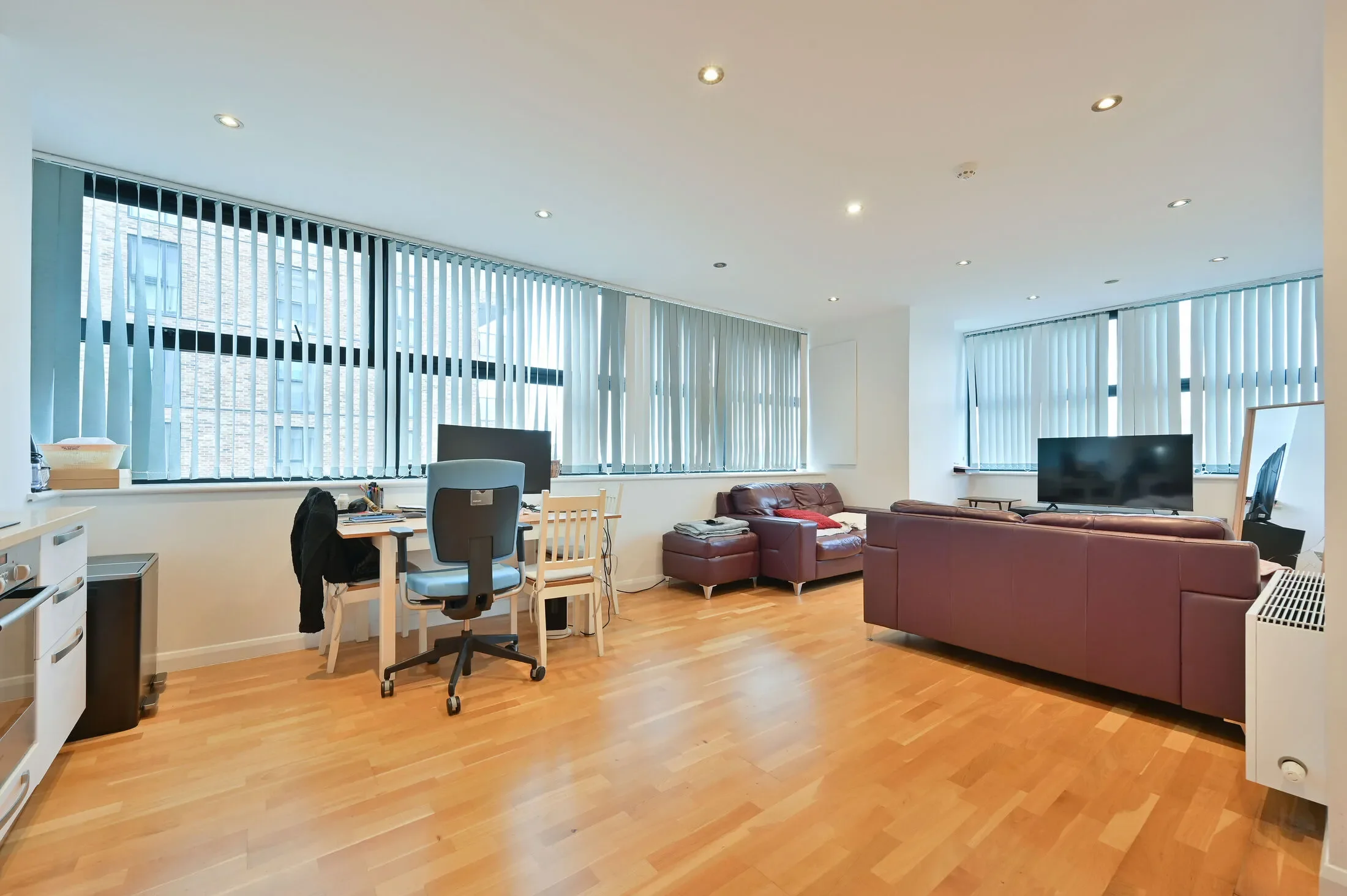 Flat Northolt Road in Greater London
