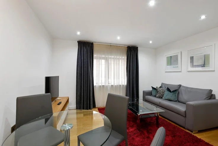 Flat North Tenter Street in Greater London