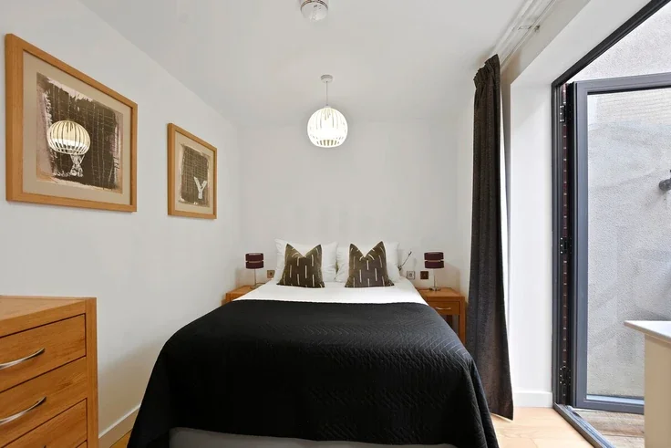 Flat North Tenter Street in Greater London