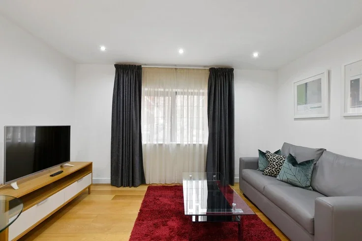 Flat North Tenter Street in Greater London
