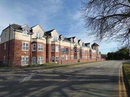 Flat Captain Webb Drive in Dawley