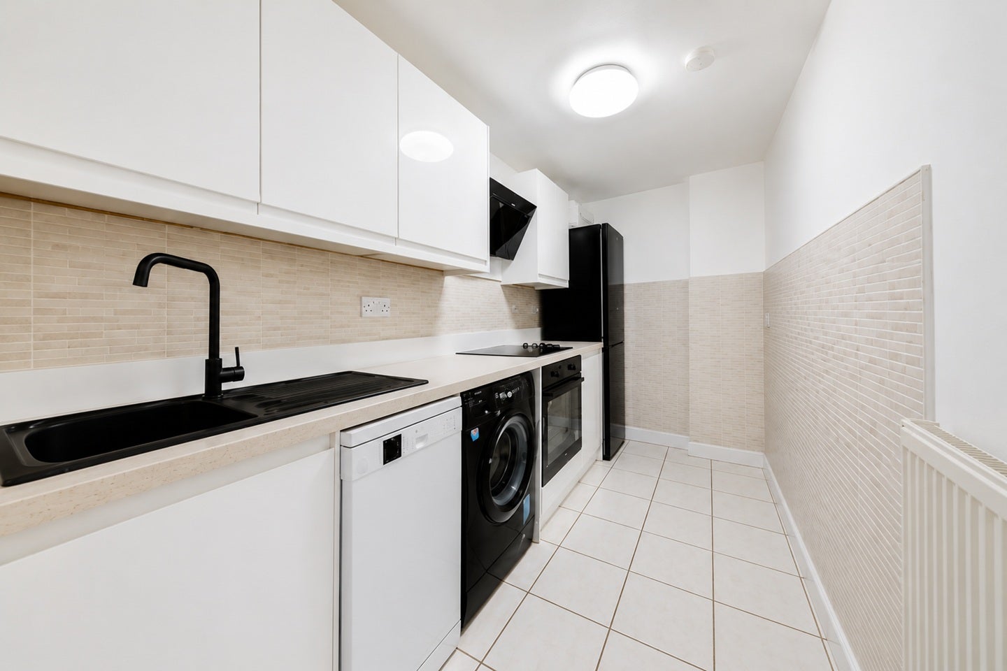 Flat Vant Road in Greater London
