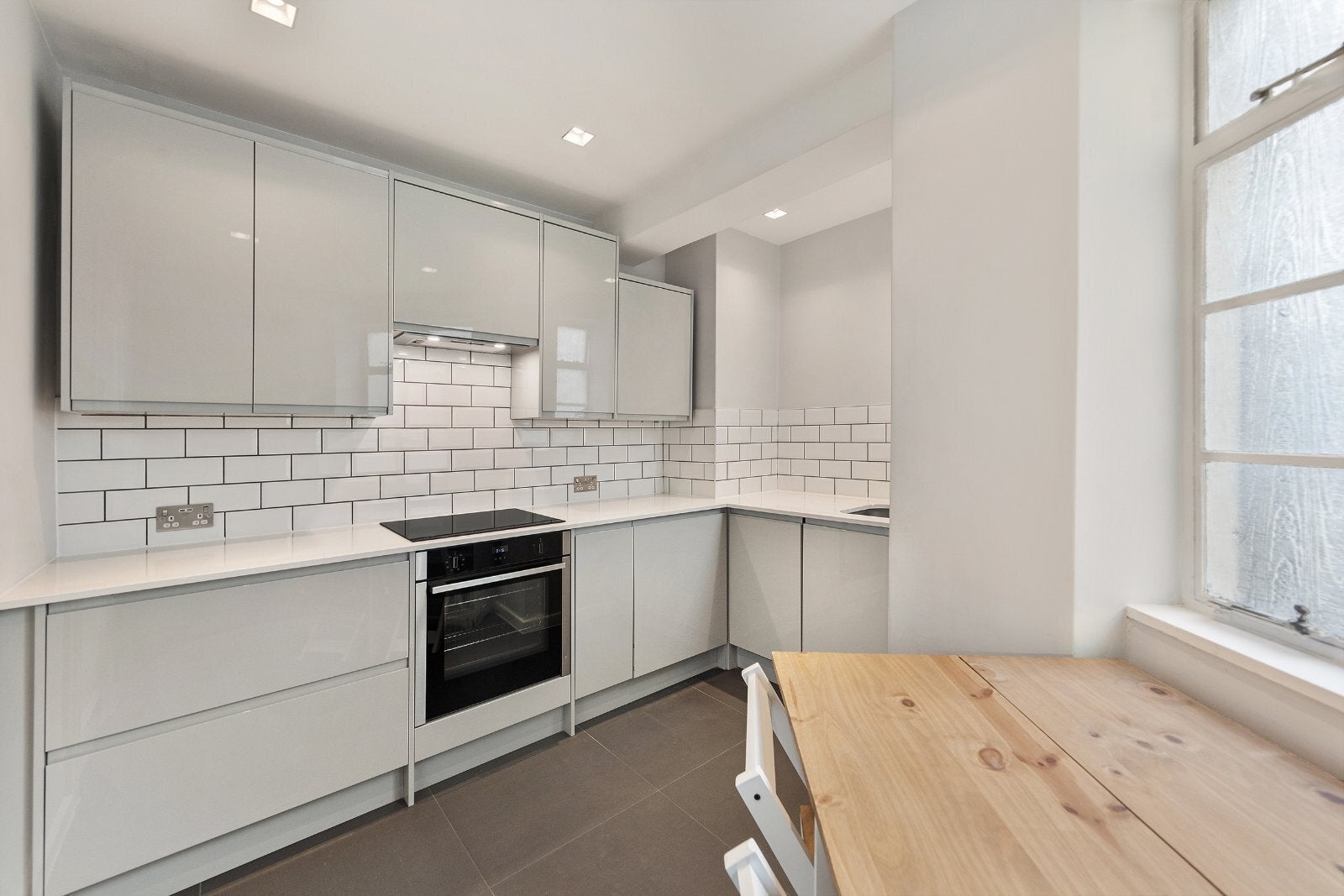 Flat Kensington High Street in Greater London