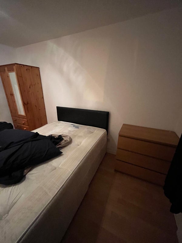 Room Ayr Street in Glasgow